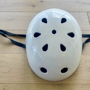 White Bike, skateboarding, rollerblading Helmet with Black Straps. Excellent!